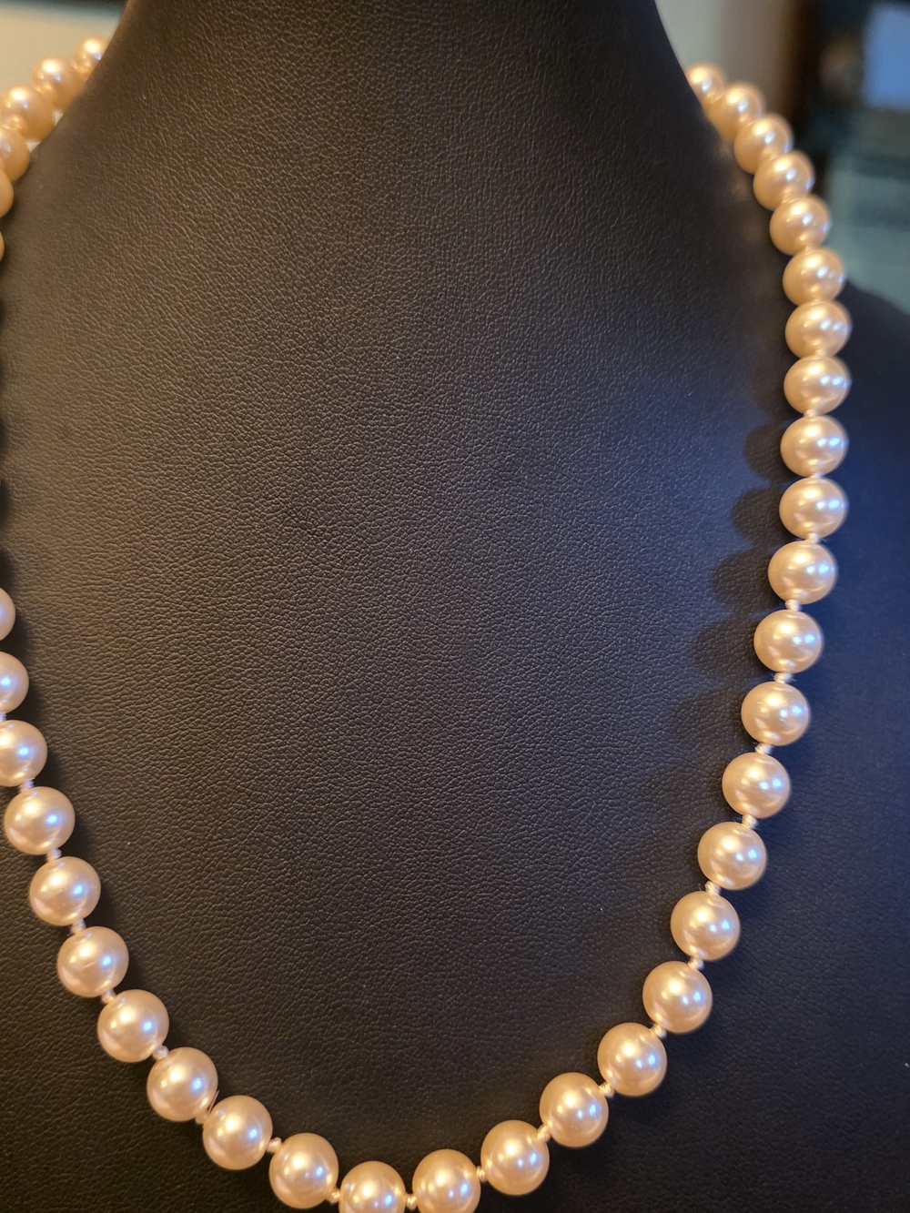 Classic Cream White Pearl Necklace - Wedding Necklace. - Picture 4 of 9